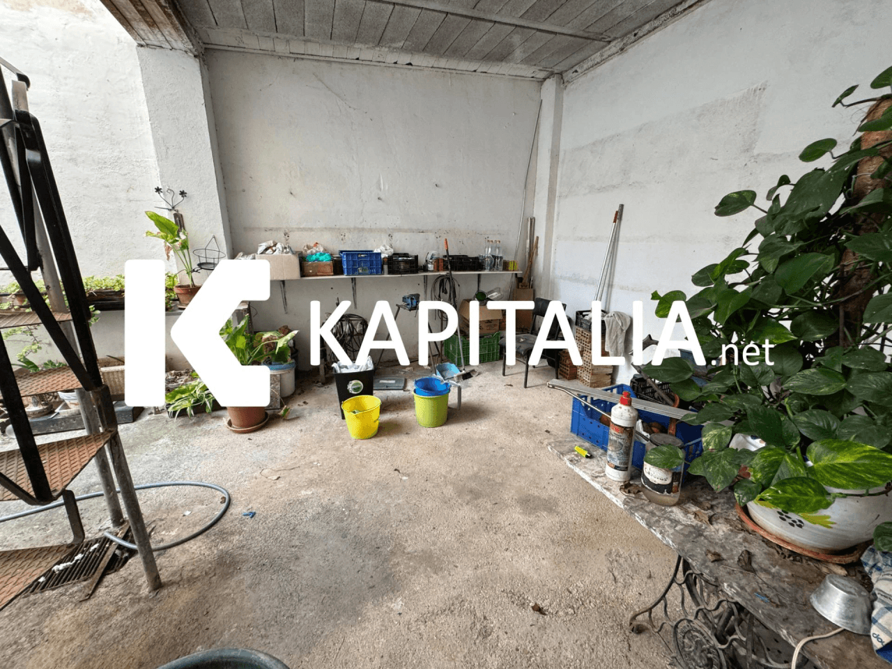 Local comercial a la venta en Ontinyent con posibilidad de vivienda.