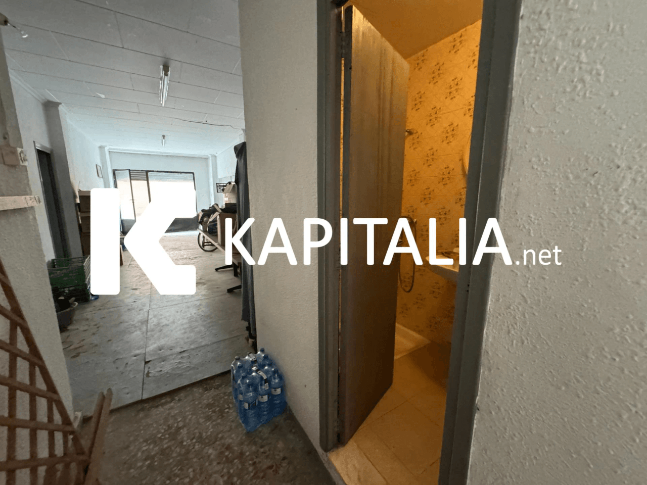 Local comercial a la venta en Ontinyent con posibilidad de vivienda.