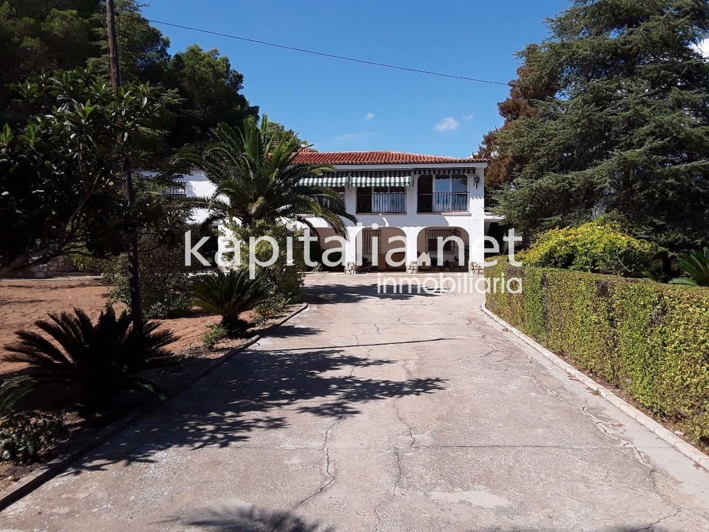 Large chalet for sale in El Pilar area in Ontinyent