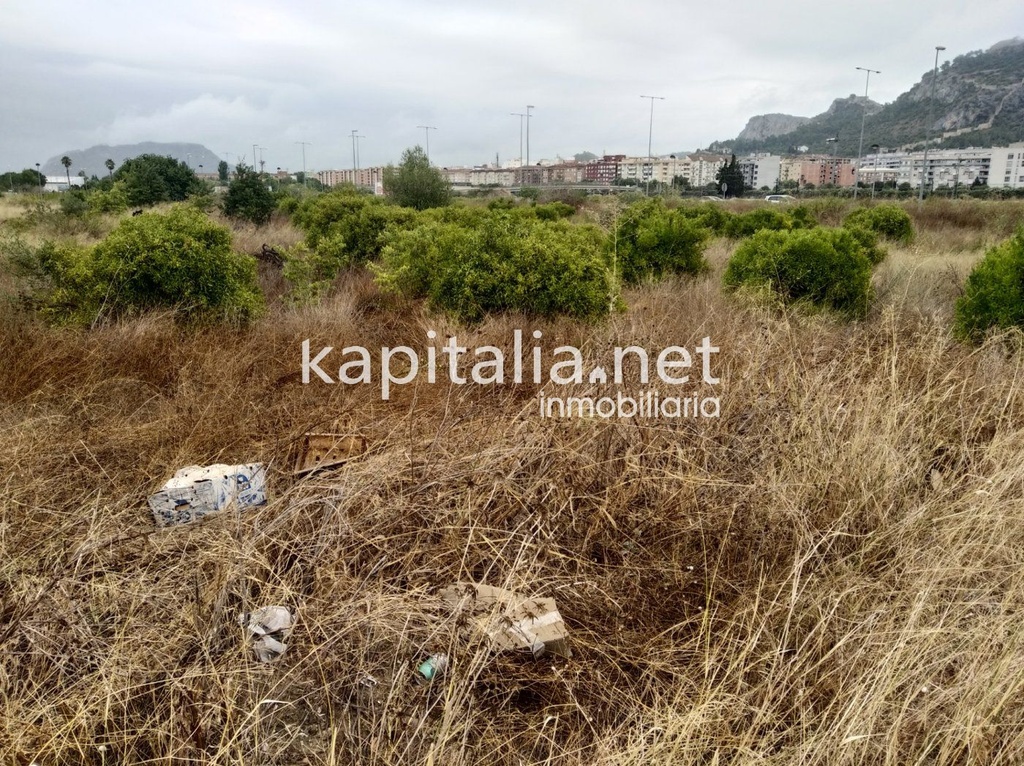 Terrain urbain à vendre à Xátiva, zone R-6 Pereres.