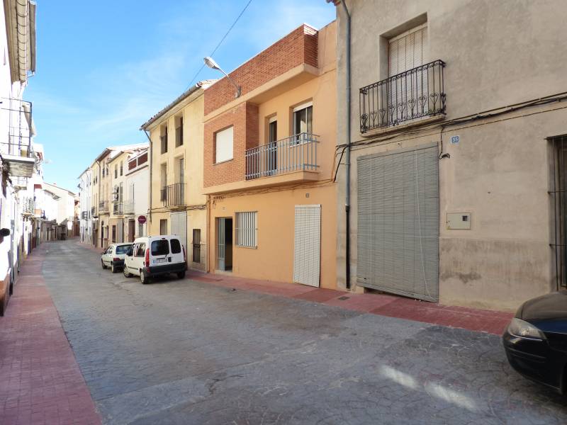 Encantador piso en Adzeneta de Albaida, para entrar a vivir.