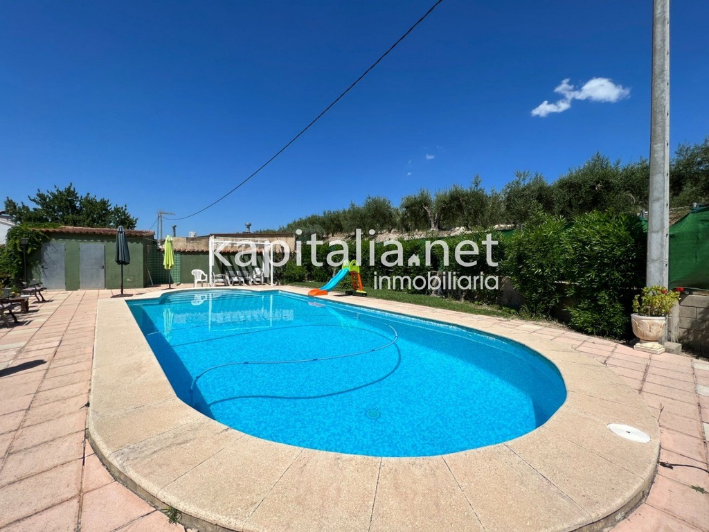 Magnificent villa for sale in Ontinyent, 1.5km from the town.