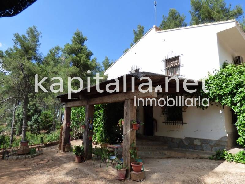 Chalet en Bocairent situado en una zona tranquila a pie de montaña