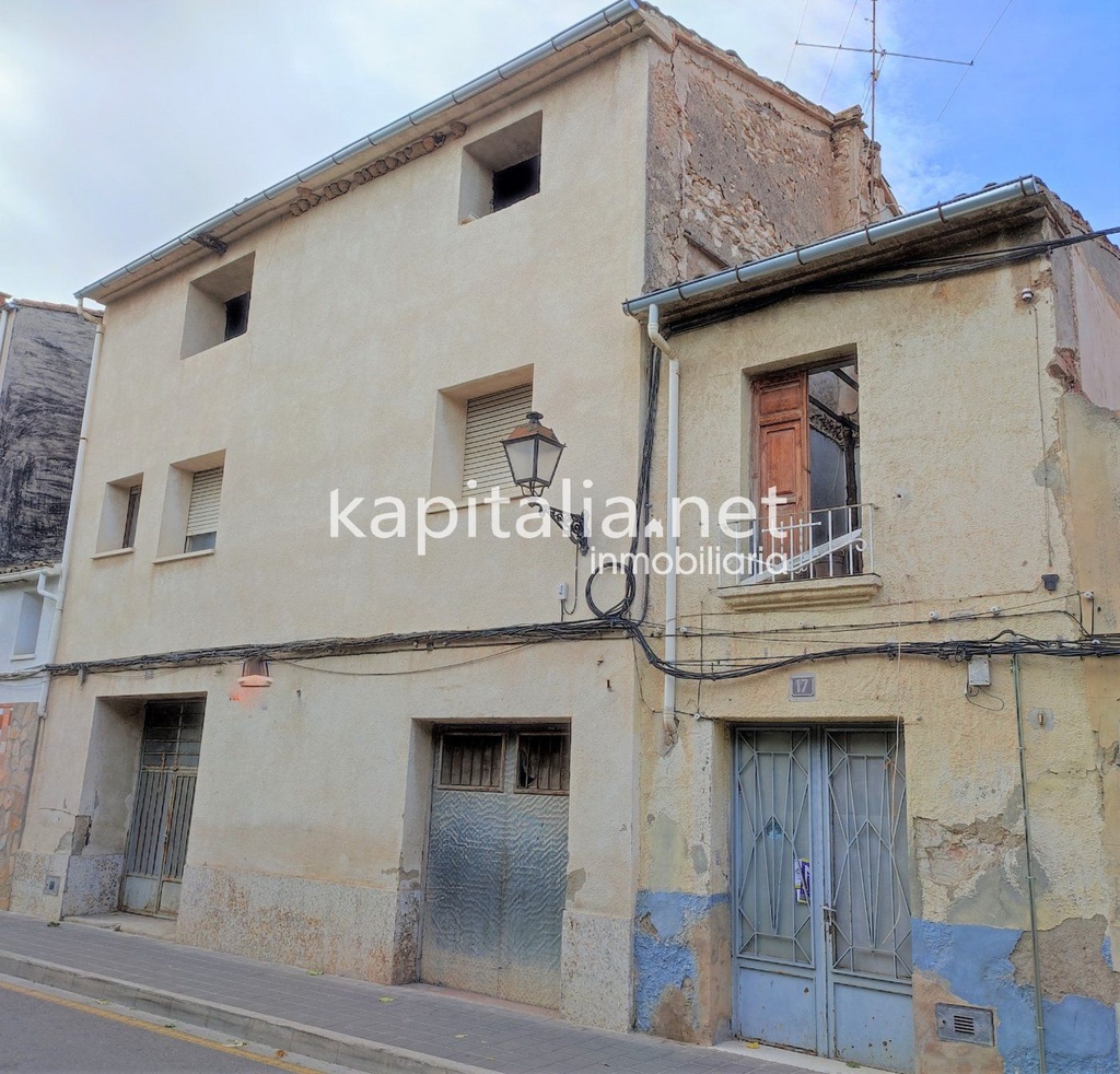 DOS CASAS CONJUNTAS PARA REFORMAR A LA VENTA EN MURO DE ALCOY.