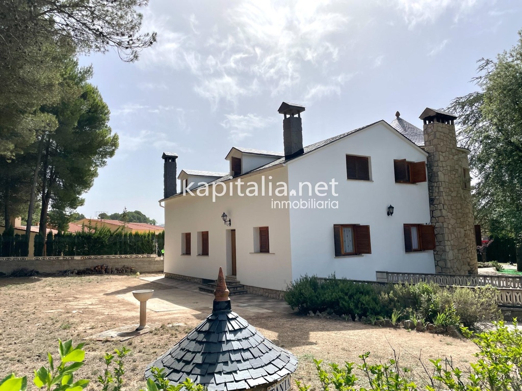 Villa for sale in Baradello Gelat urbanisation, Alcoy.