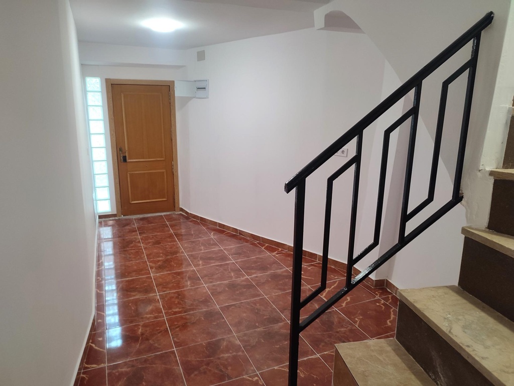 RENOVIERTES HAUS ZU VERKAUFEN IN ONTINYENT, GELEGEN IN LA VILA.