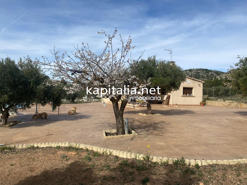 Villa à vendre à Bocairent.