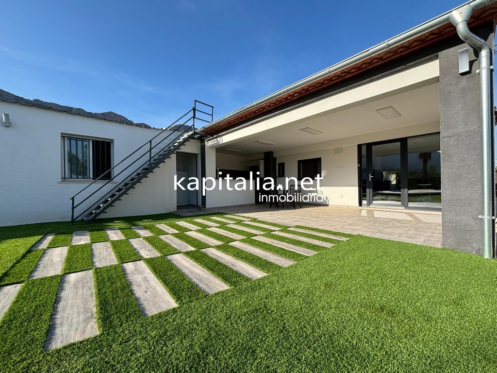 Completely new villa with swimming pool