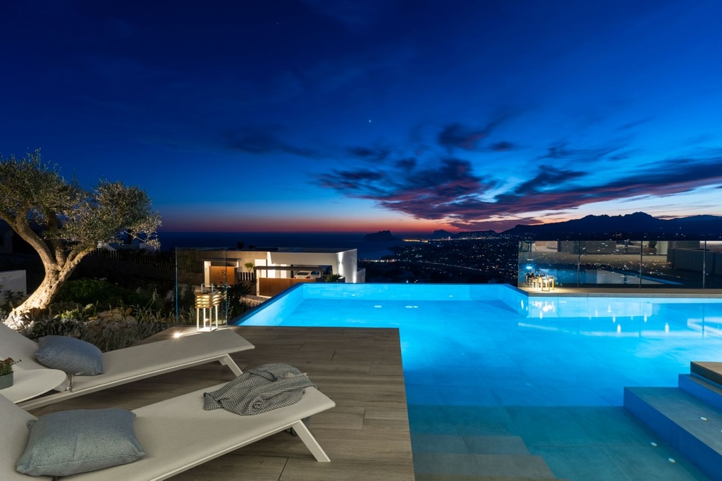 Exclusive Villa for sale in Cumbre del Sol