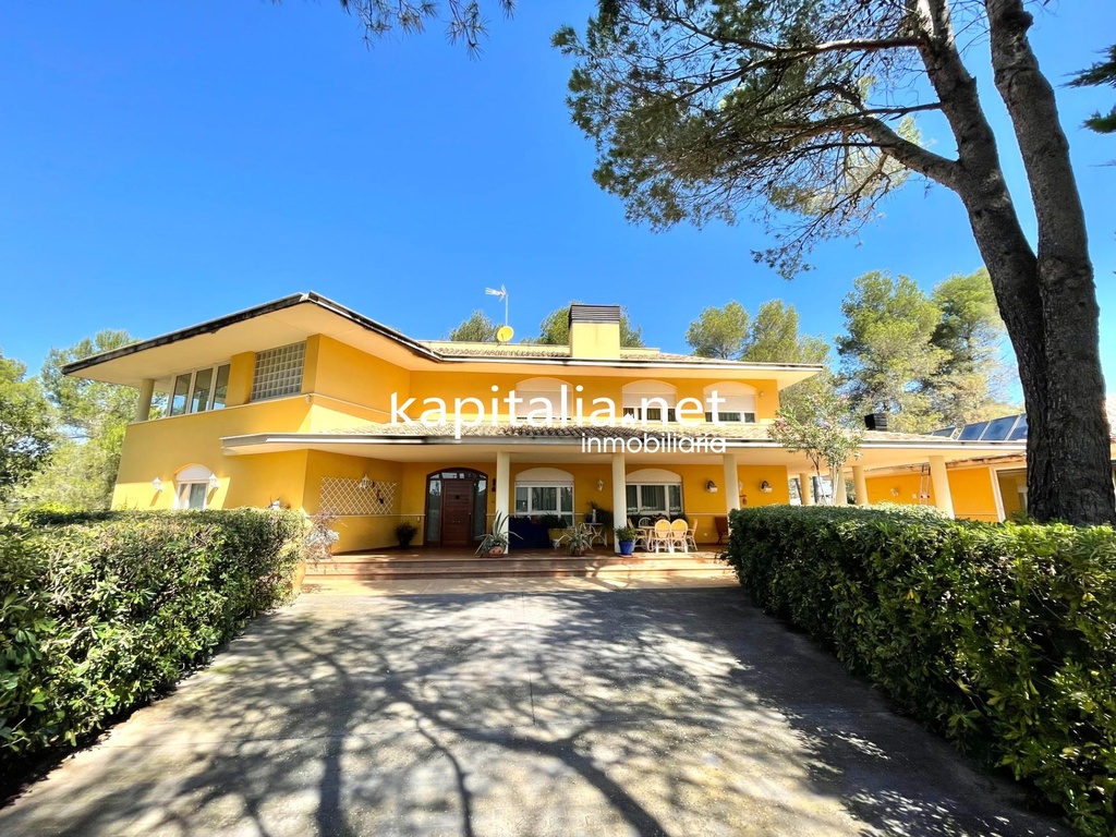 Luxus-Villa zum Verkauf in Banyeres de Mariola Bereich.