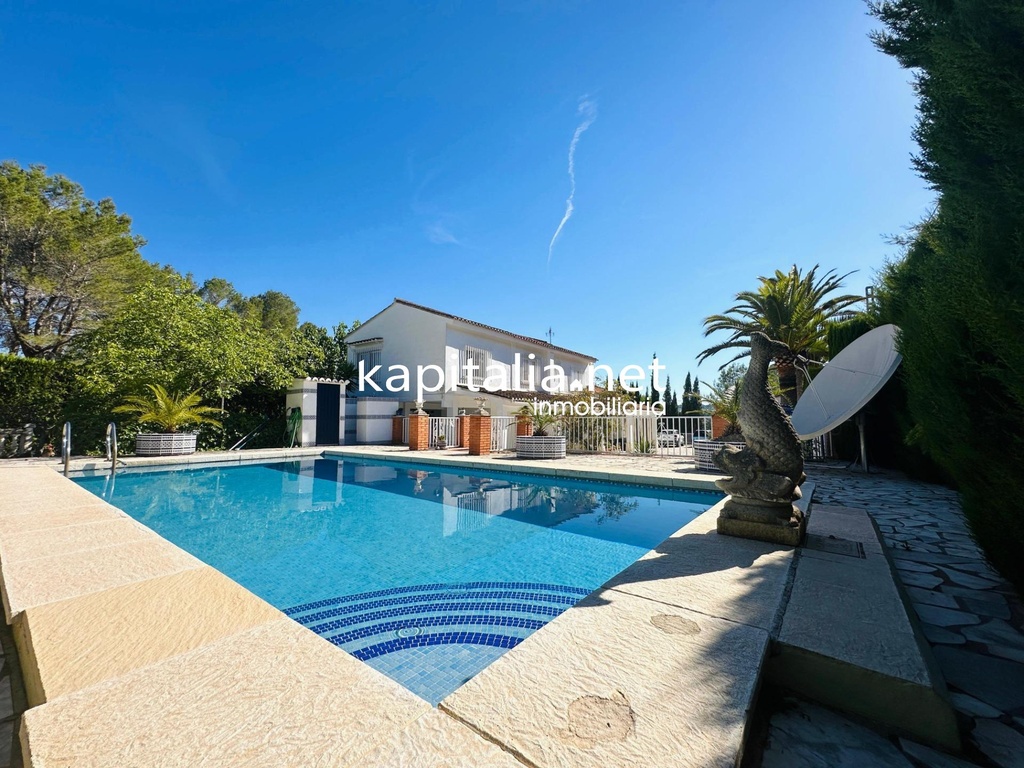 Beautiful villa for sale in Xativa.