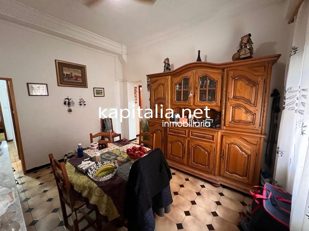 APPARTEMENT AU REZ-DE-CHAUSSÉE ENTIÈREMENT ÉQUIPÉ À VENDRE À XATIVA.