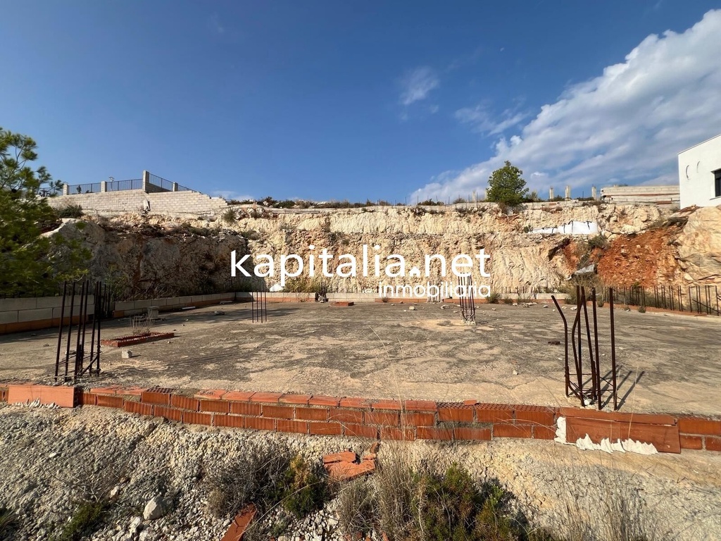 URBAN RESIDENTIAL LAND FOR SALE IN L'ENOVA