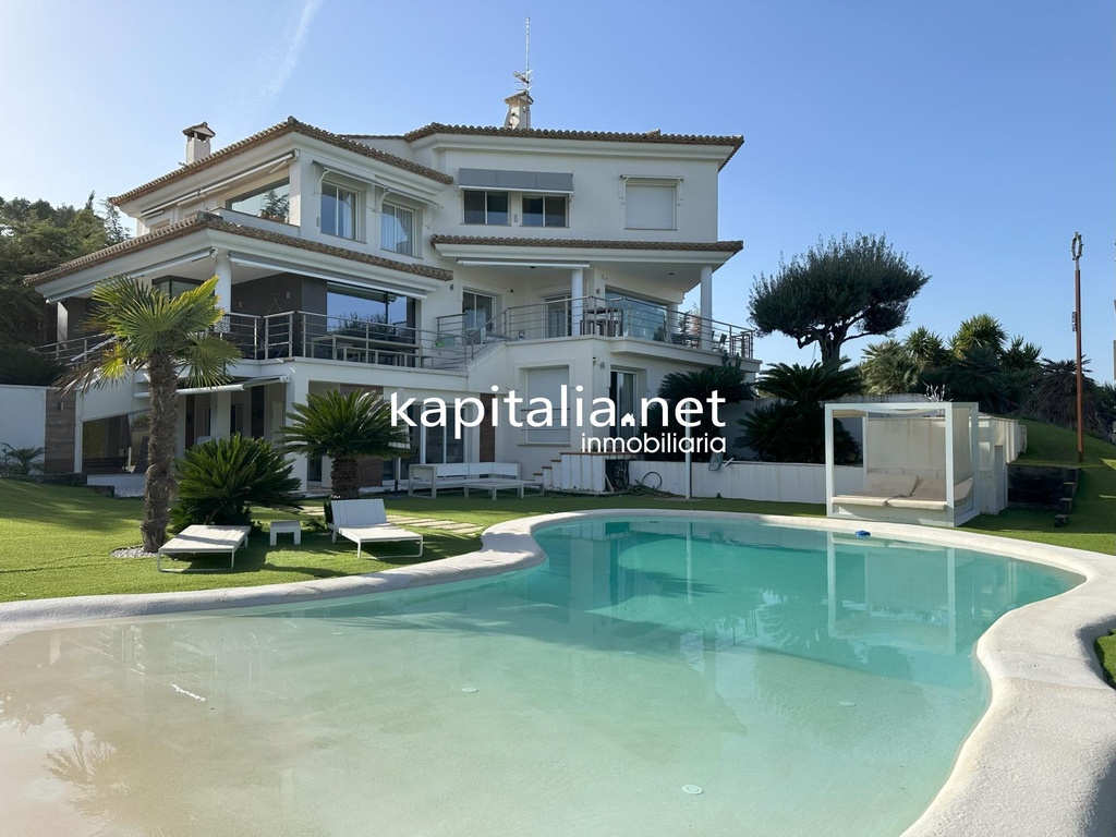 VILLA FOR SALE IN VALENCIA