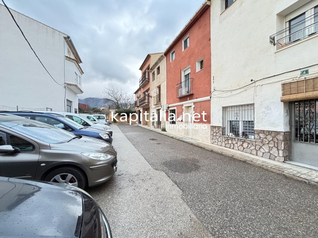 Spacious town house in Muro de Alcoy