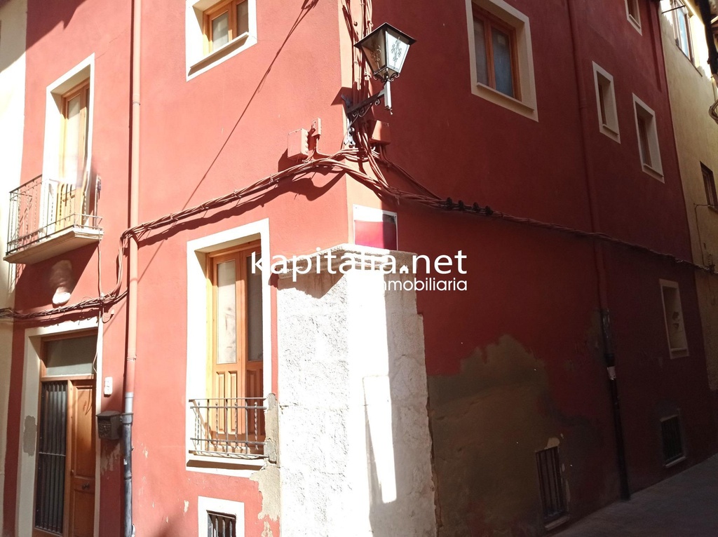 CASA ECONOMICA A LA VENTA EN ONTINYENT UBICADA EN LA VILA.