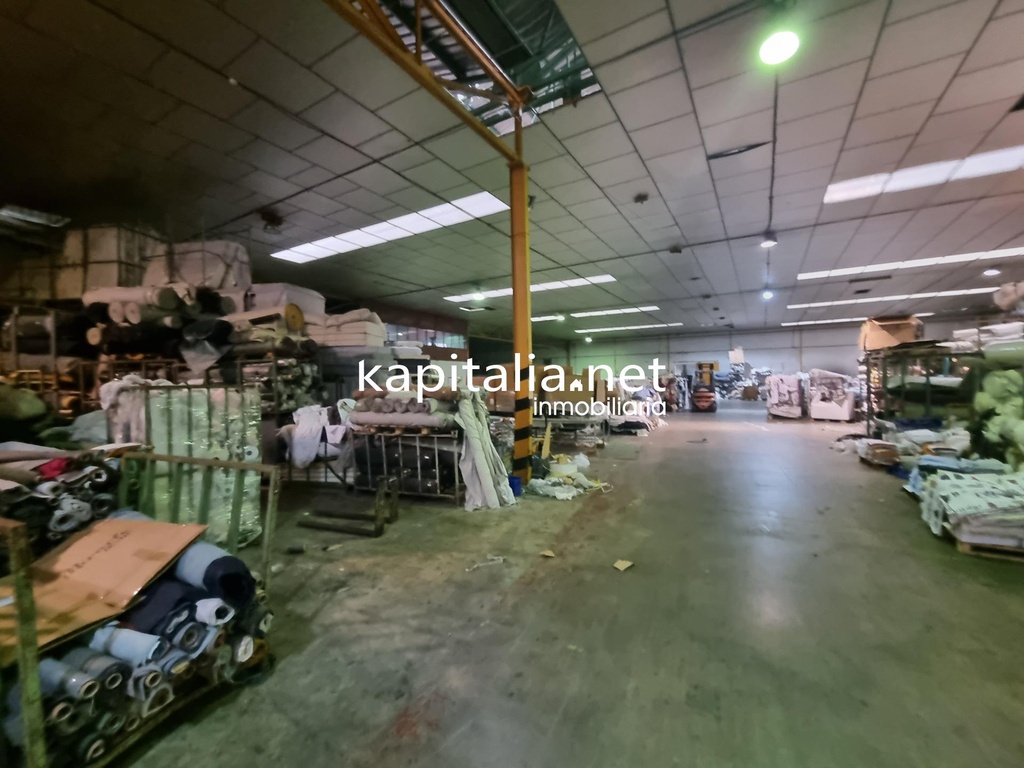 Nave industrial a la venta en Agullent