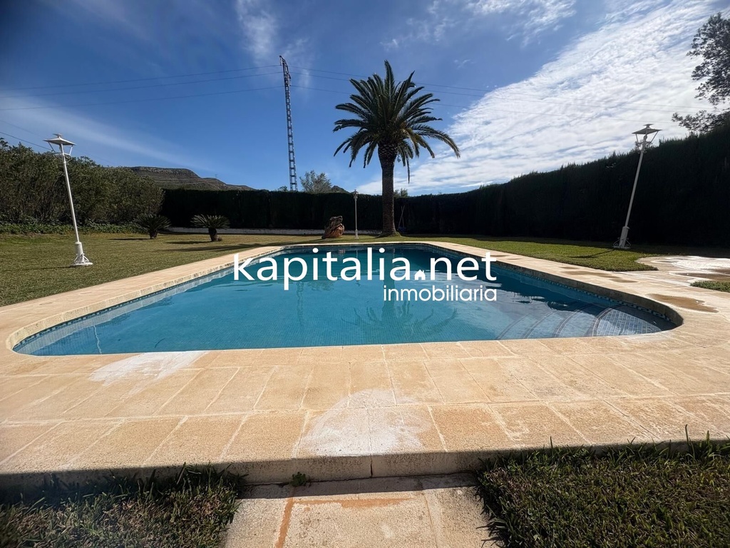 ESPECTACULAR CHALET A LA VENTA EN BARCHETA