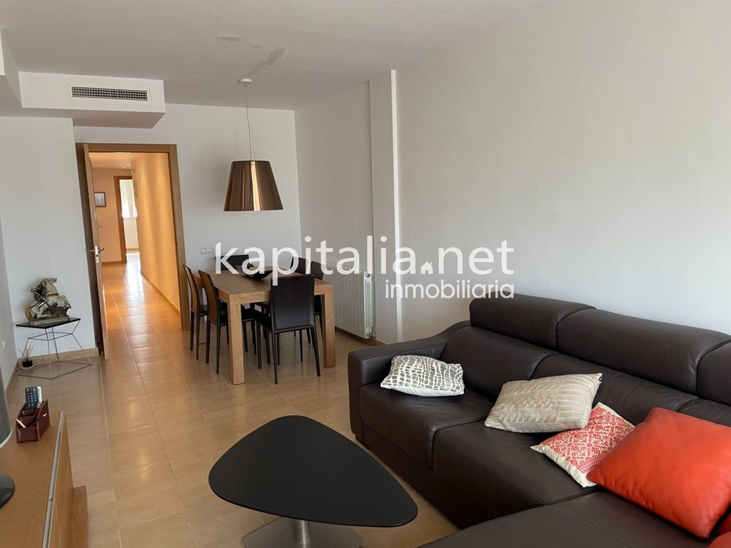 Semi-new flat for sale close to Area 20 in Ontinyent