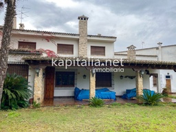 Casa señorial con gran jardín en el centro de Atzeneta d'Albaida